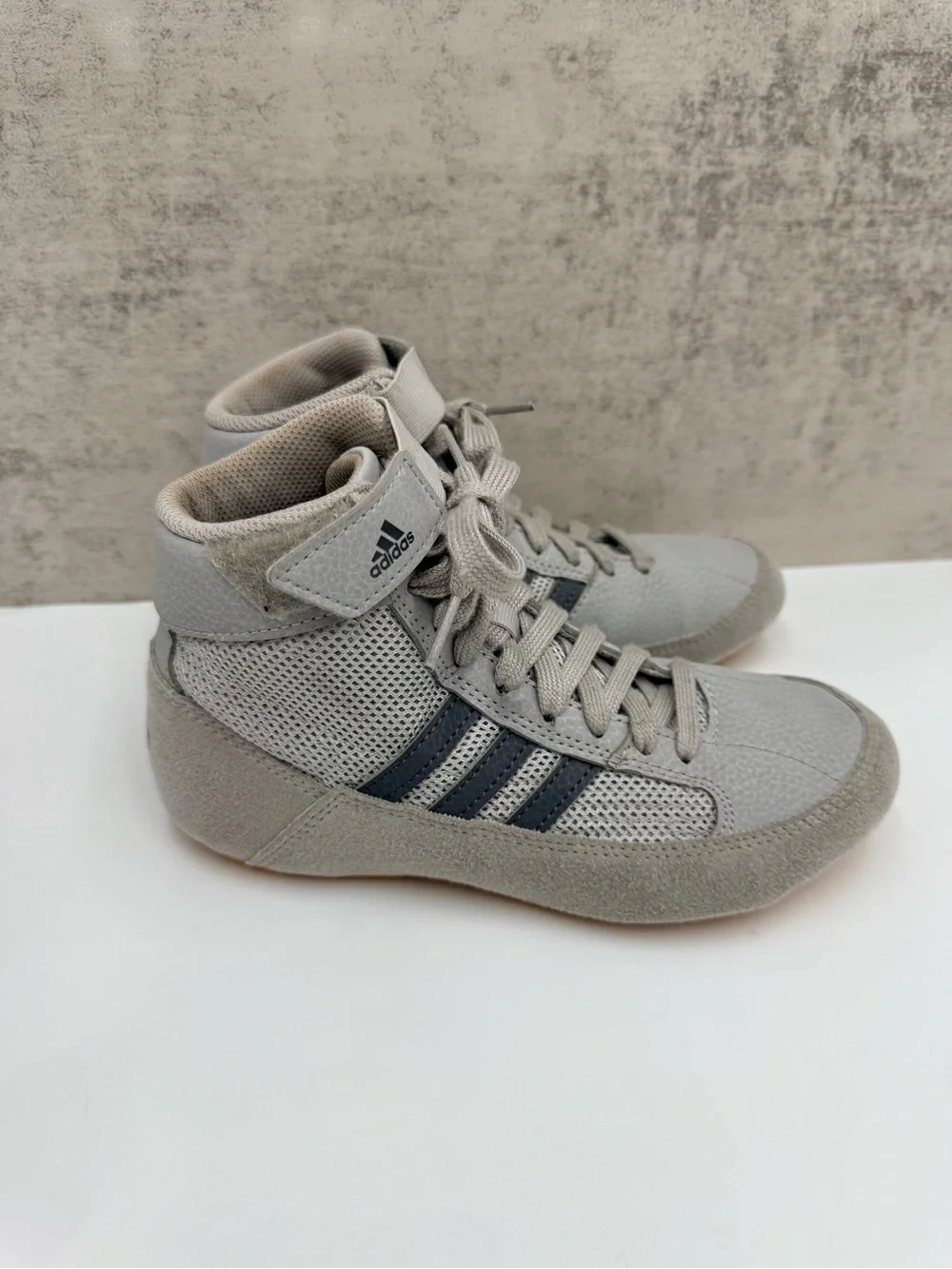 Adidas Boys Youth High Top Wrestling Shoes Gray Black Gum Size 2 G66004